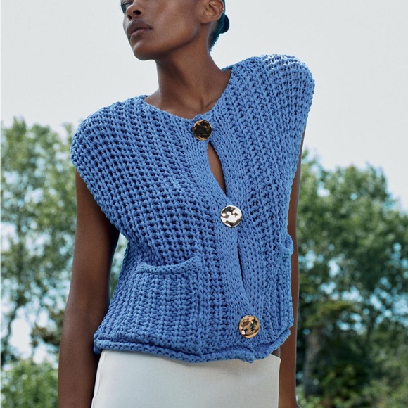 Zara chunky knit vest with gold buttons - Picture 3 of 6